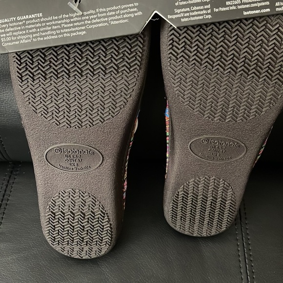 Isotoner Slippers - Picture 3 of 7
